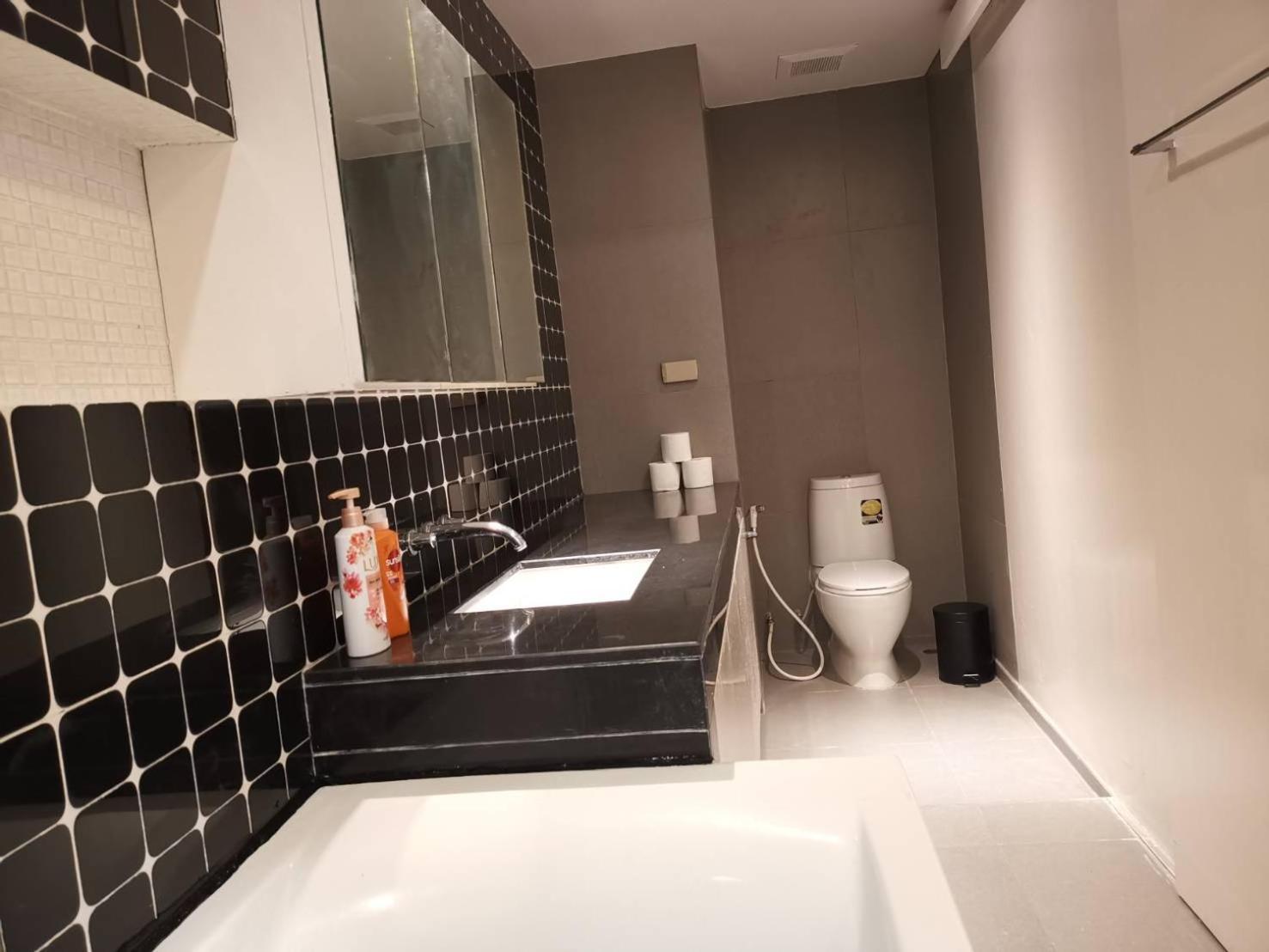 Tower Resident In The Heart Of Bangkok Shopping Center Apartment Makkasan Екстериор снимка